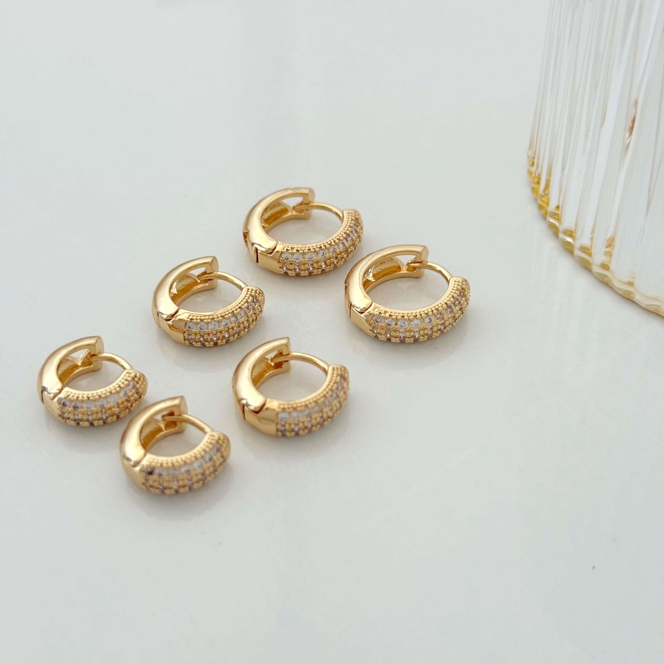 Brinco trio de argolinhas com zircônia cravejadas folheado