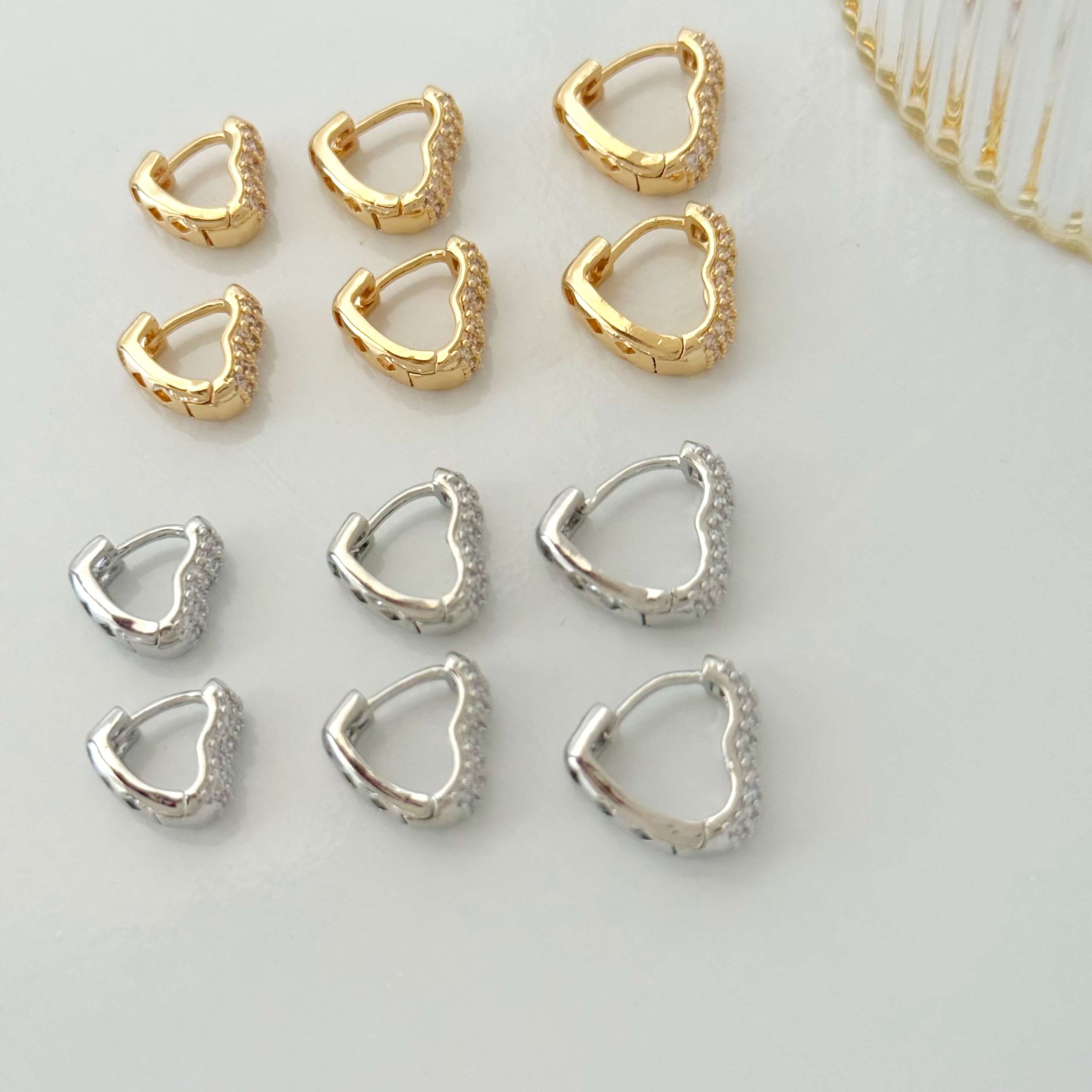 Brinco trio de coração com zircônia cravejadas folheado