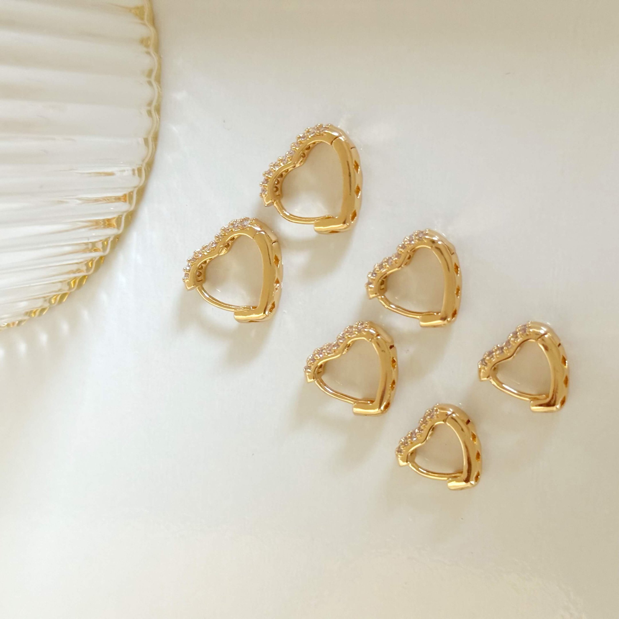 Brinco trio de coração com zircônia cravejadas folheado