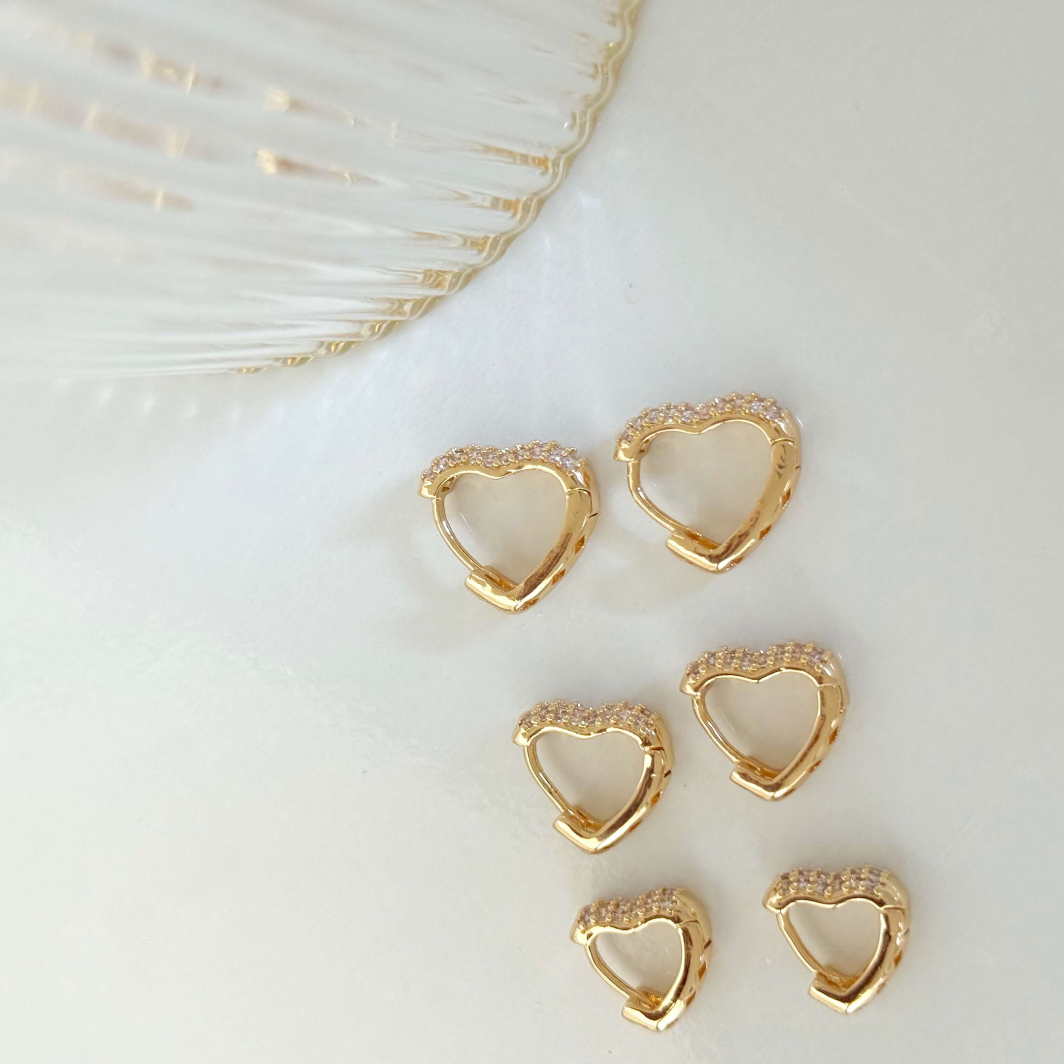 Brinco trio de coração com zircônia cravejadas folheado