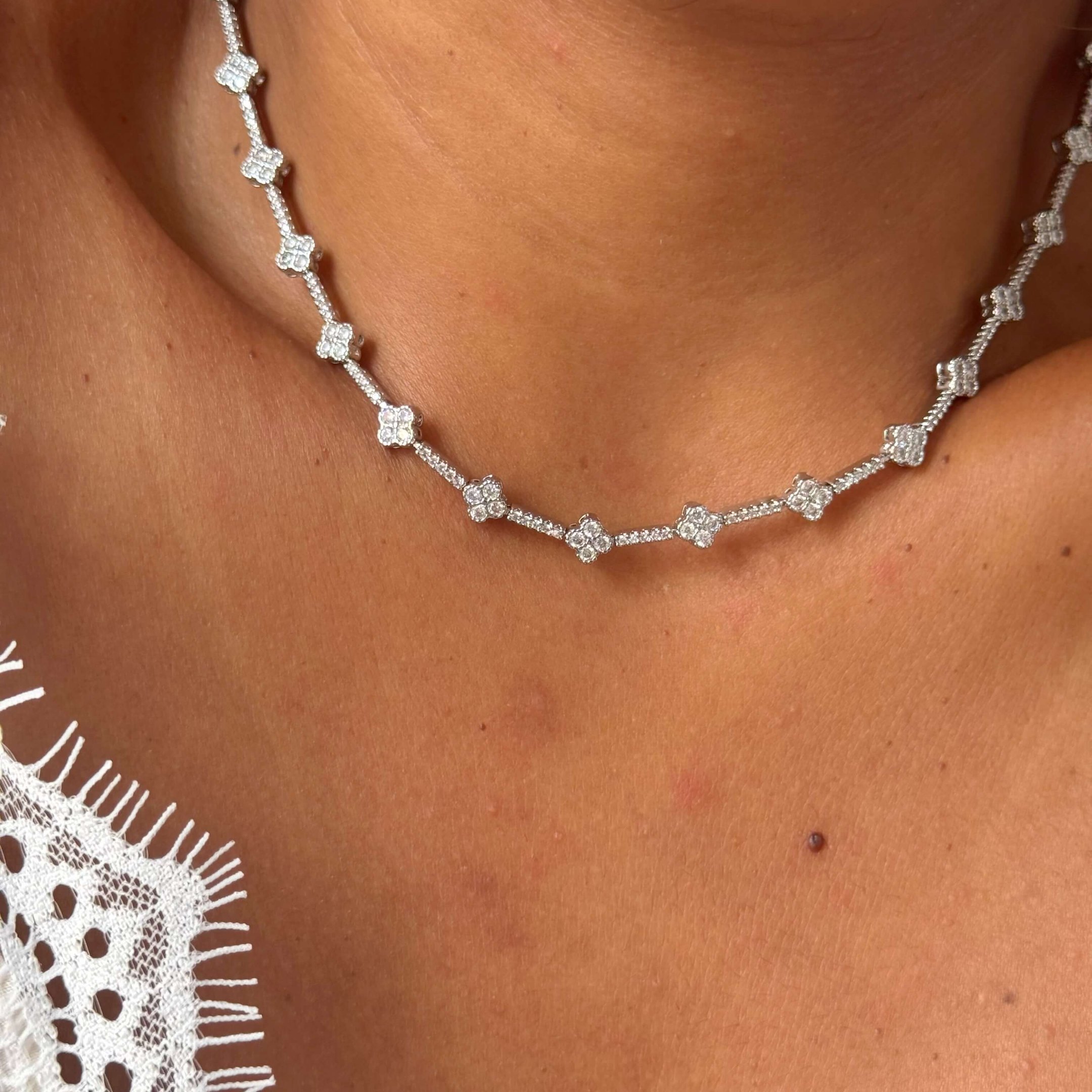 Colar Choker Riviera Trevo Mini Folheado