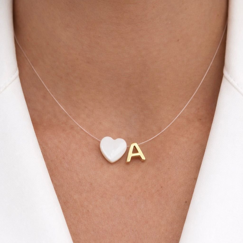 Colar Inicial Madre Pérola Coração Semi Joia