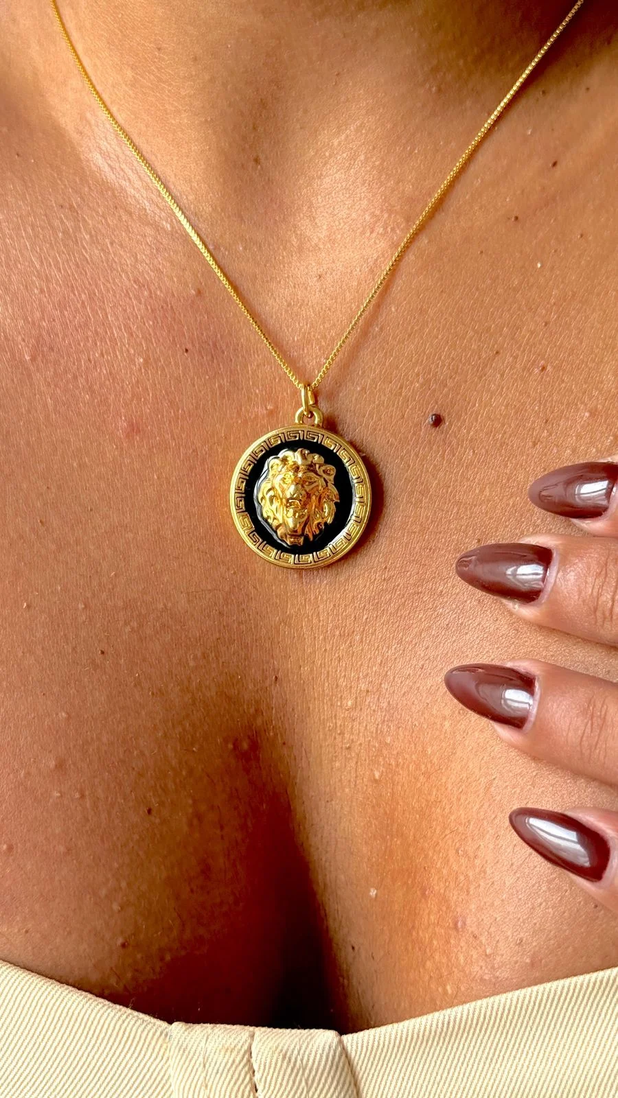 Colar Veneziana com Leão Banhado Dourado