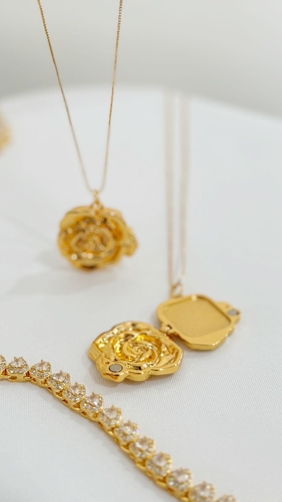 COLR124 Relicário Flor 70cm Semi jóia