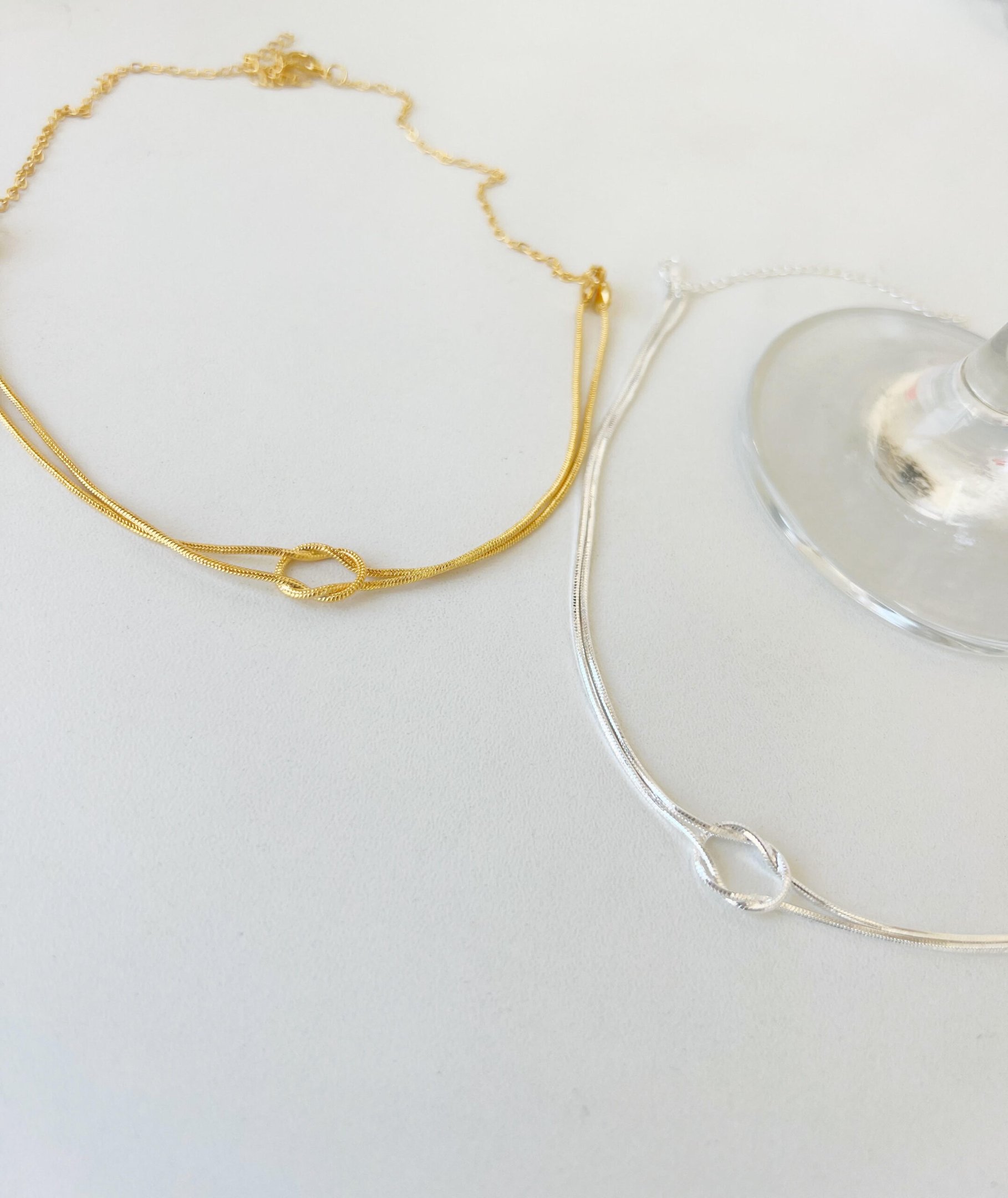 COLR137 Colar choker laço folheada