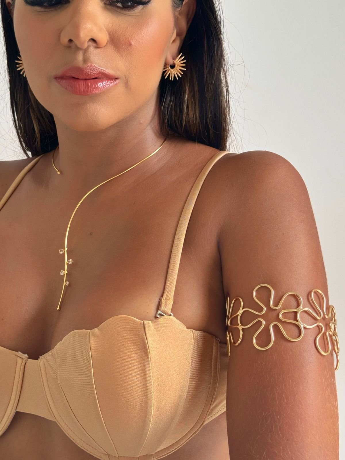 COLR164 Colar fio com pedras cravejadas Folheado