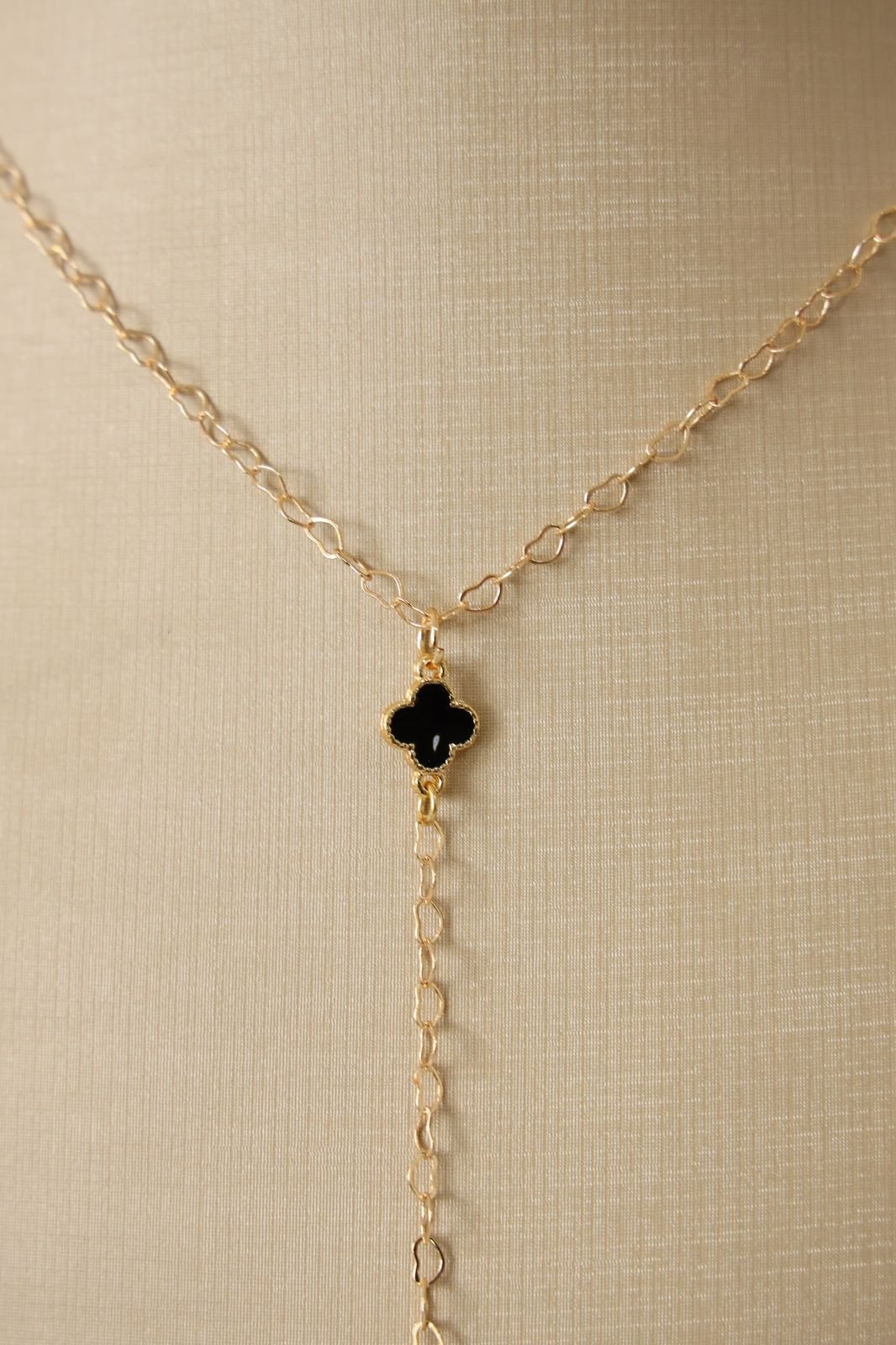 COLR424 Colar Gravatinha Trevo com Ponto De Luz Folheado á OURO18K