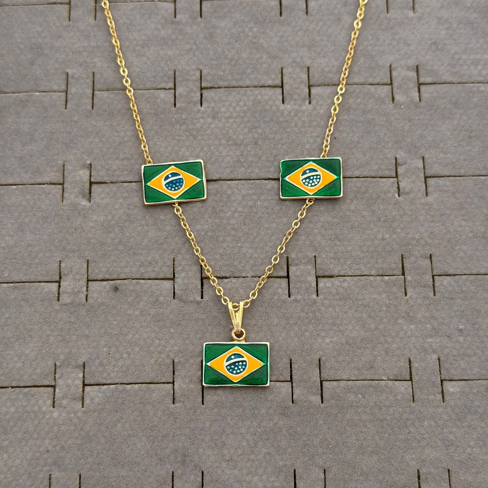 Conjunto Colar e Brinco do Brasil Semi Joia Dourado