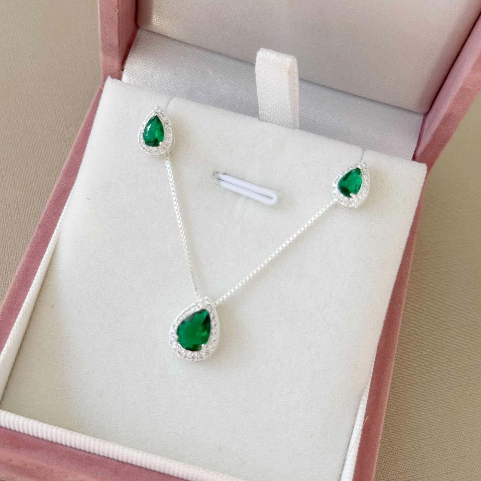 Conjunto Gota Verde com Zircônias Cravejadas Semi Joia Banhado a Prata 925