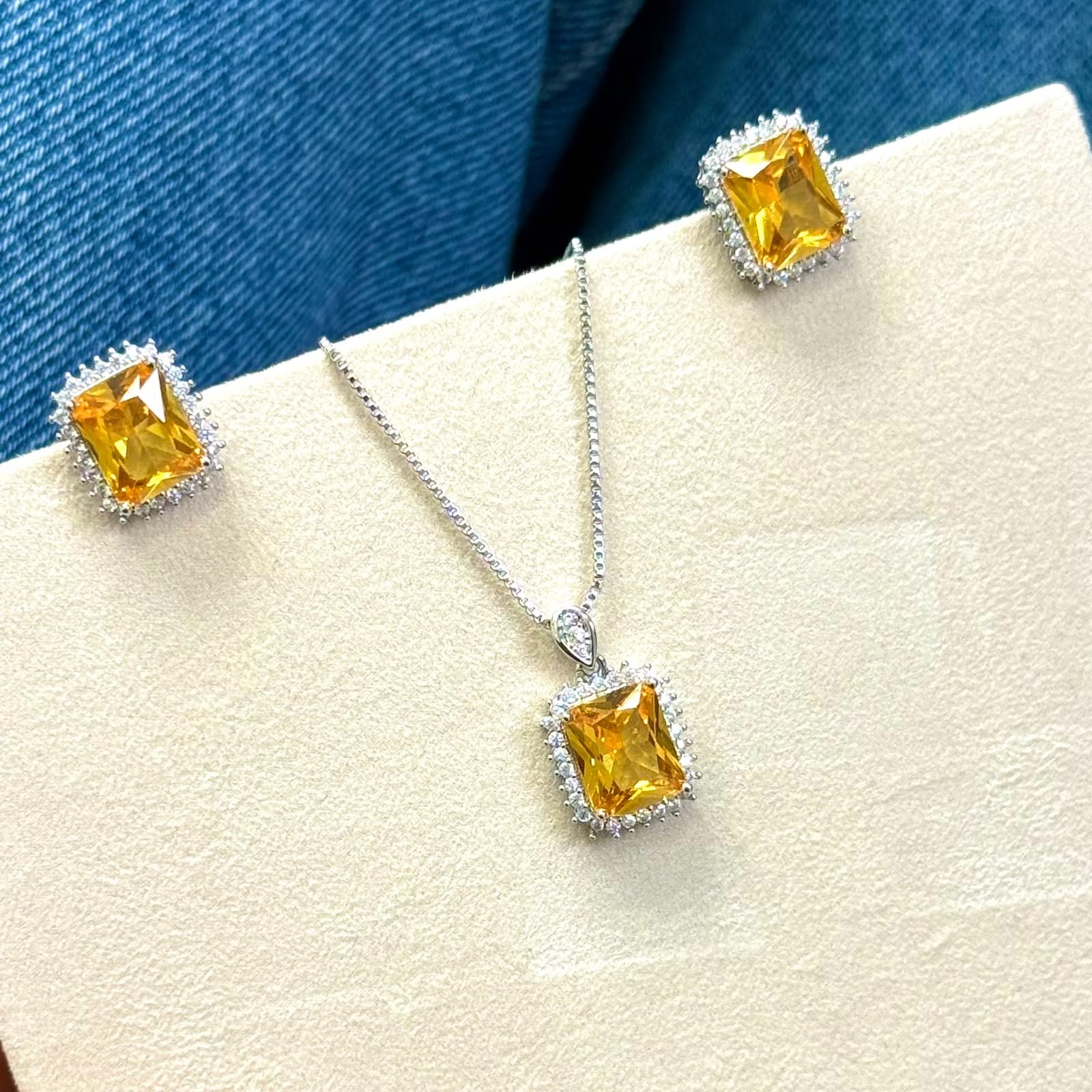 Conjunto Quadrado Luara com Zircônias Cravejadas Semi Joia
