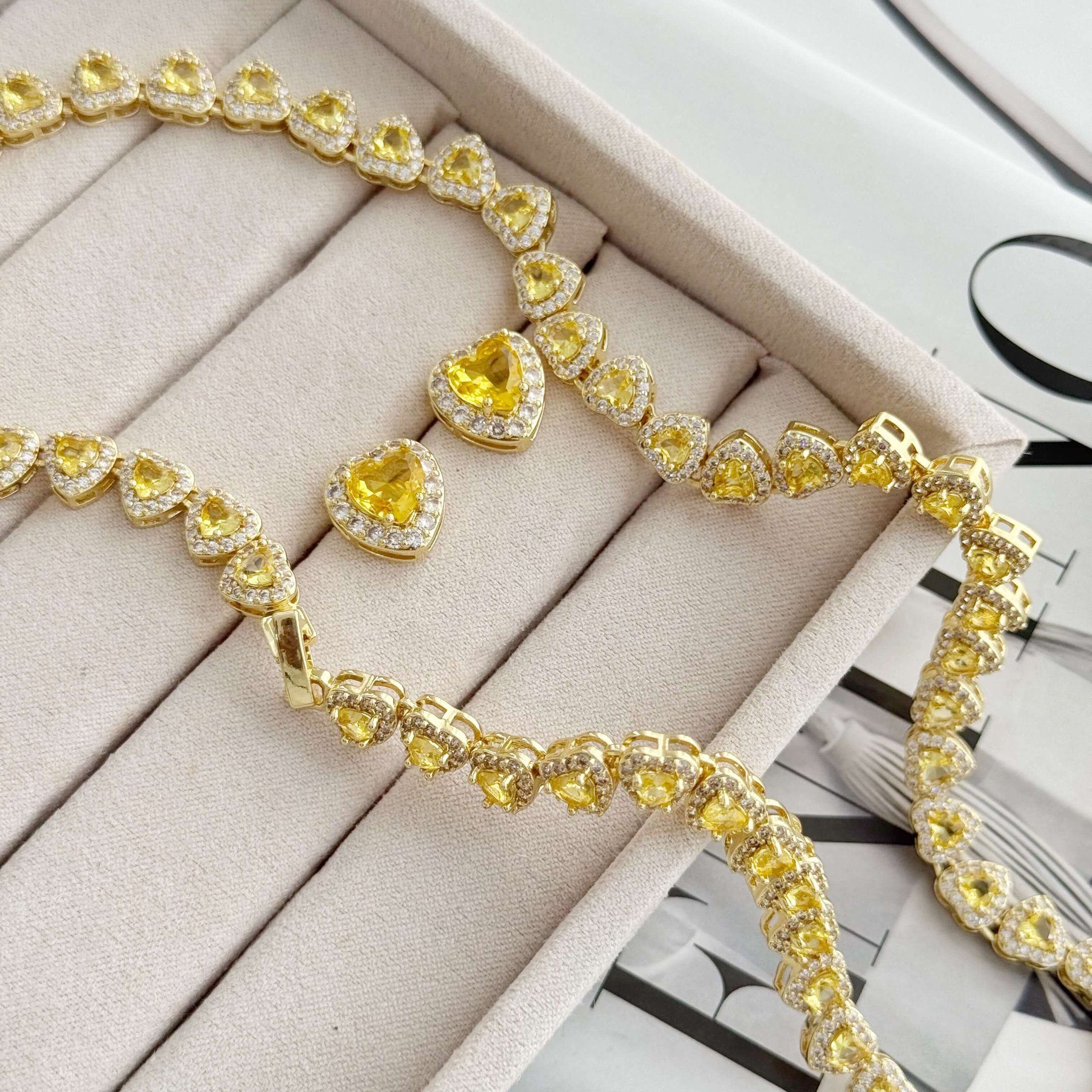 Conjunto Riviera Coração Amarelo Semi Joia