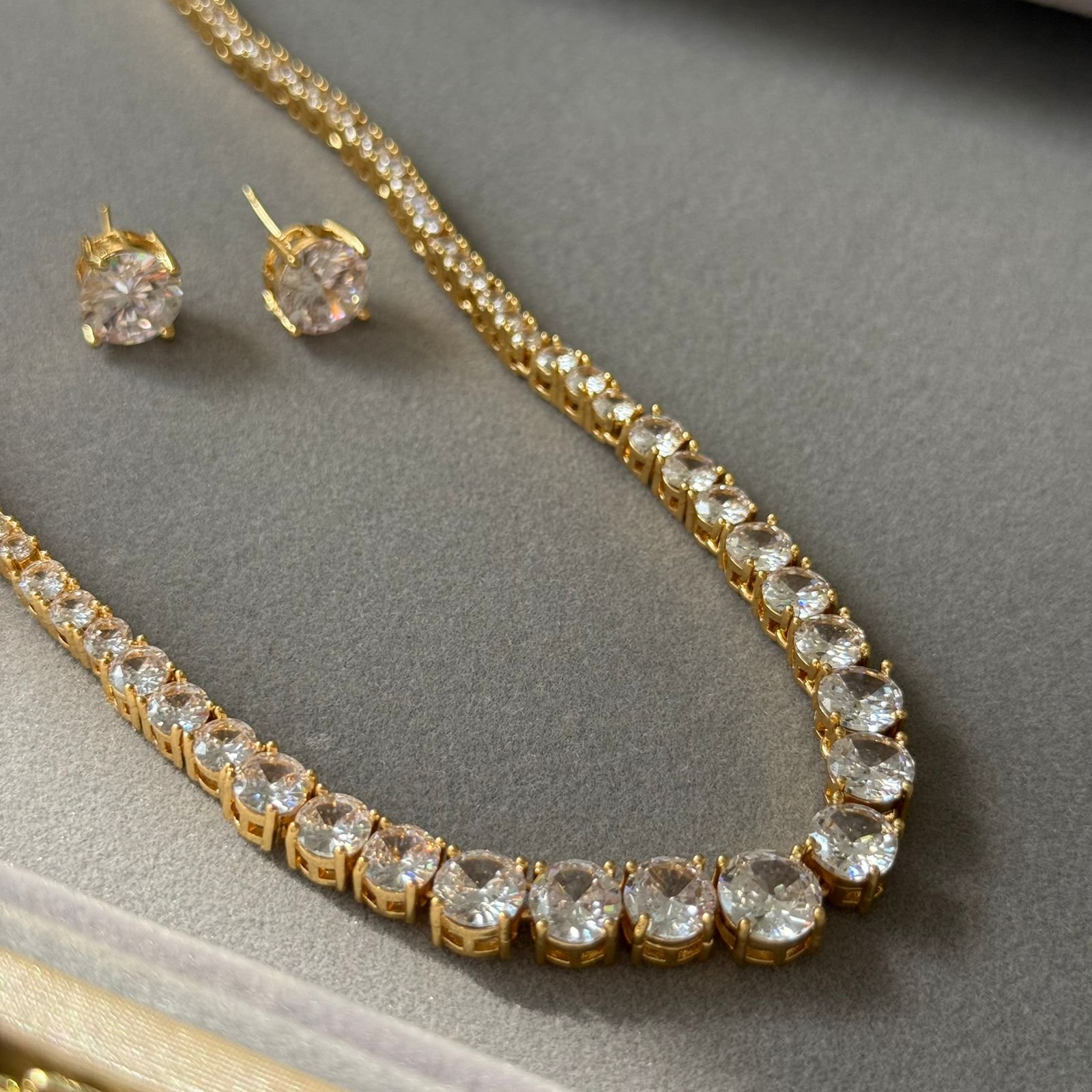 Conjunto Riviera Ponto de Luz Semi Joia com Zircônias Cravejadas