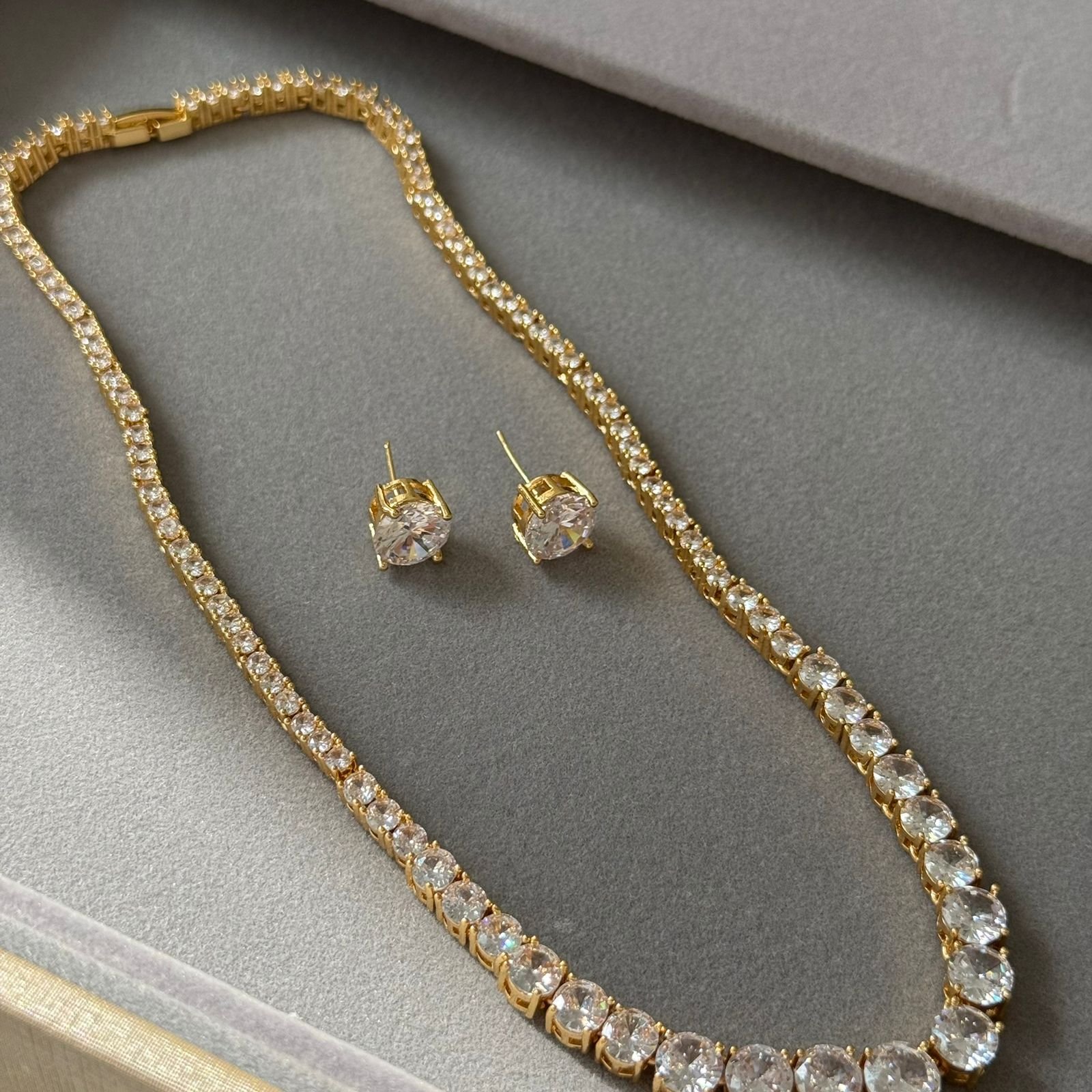 Conjunto Riviera Ponto de Luz Semi Joia com Zircônias Cravejadas