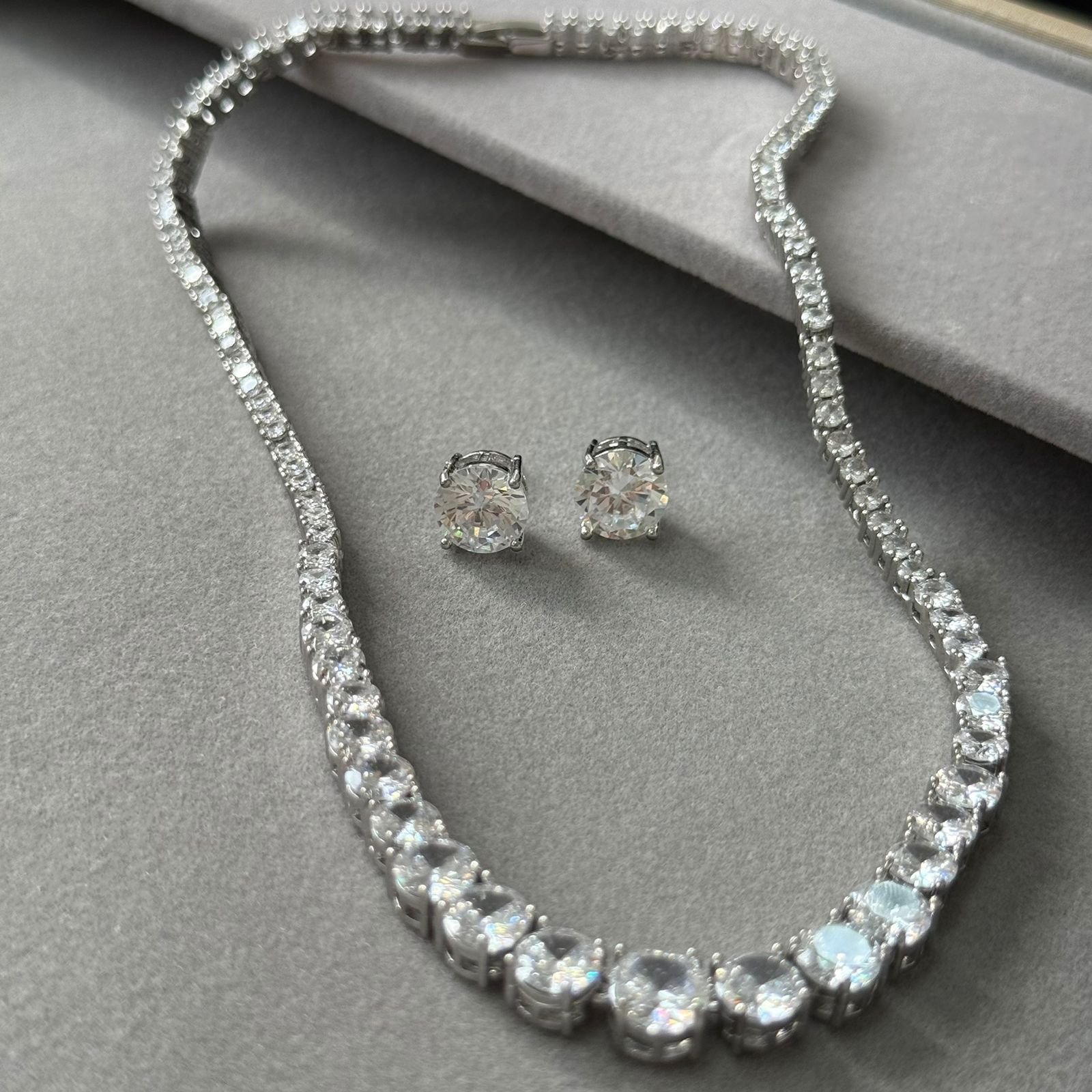 Conjunto Riviera Ponto de Luz Semi Joia com Zircônias Cravejadas