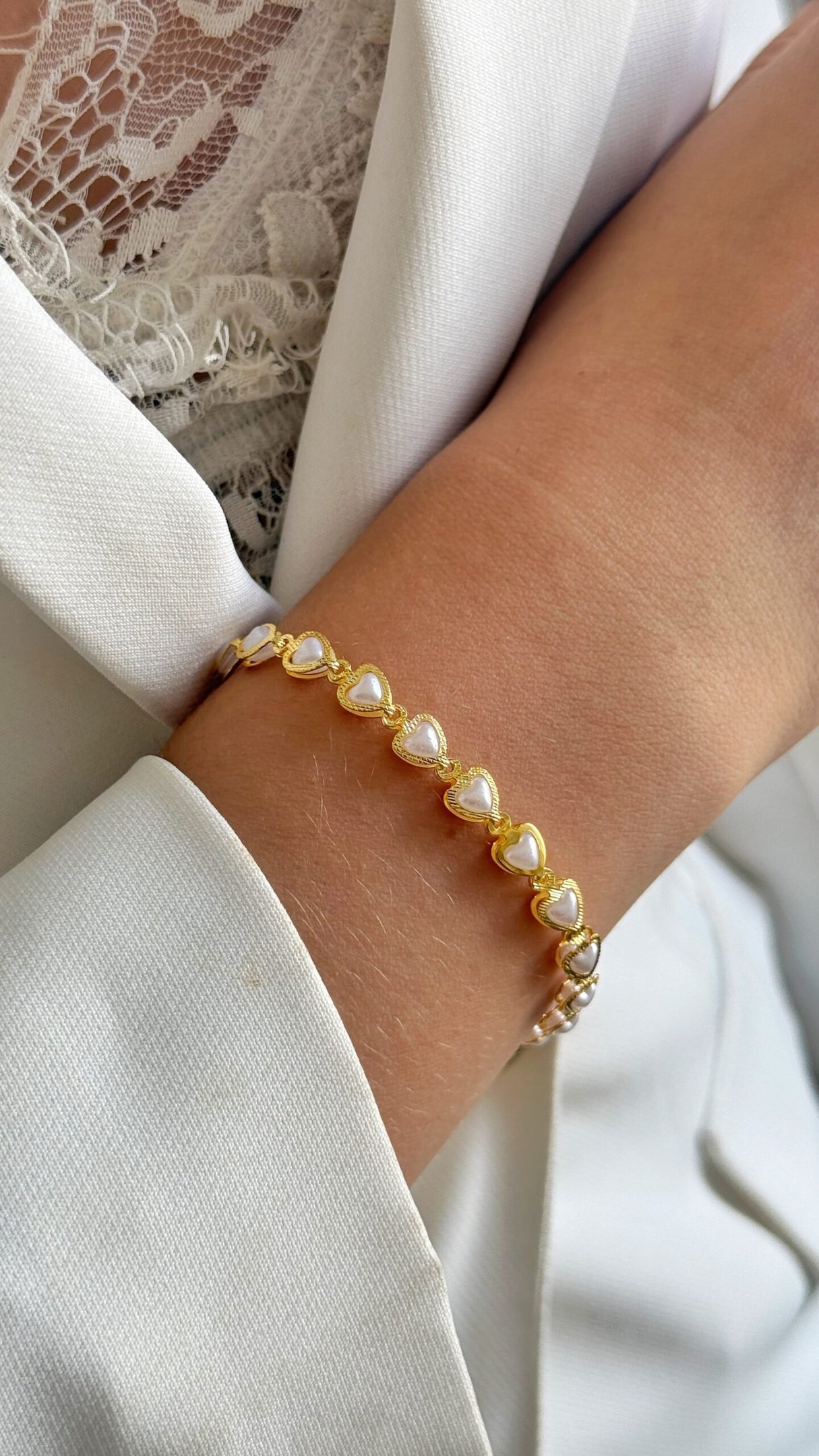 Pulseira Corações Madre Pérola Folheado á OURO18k