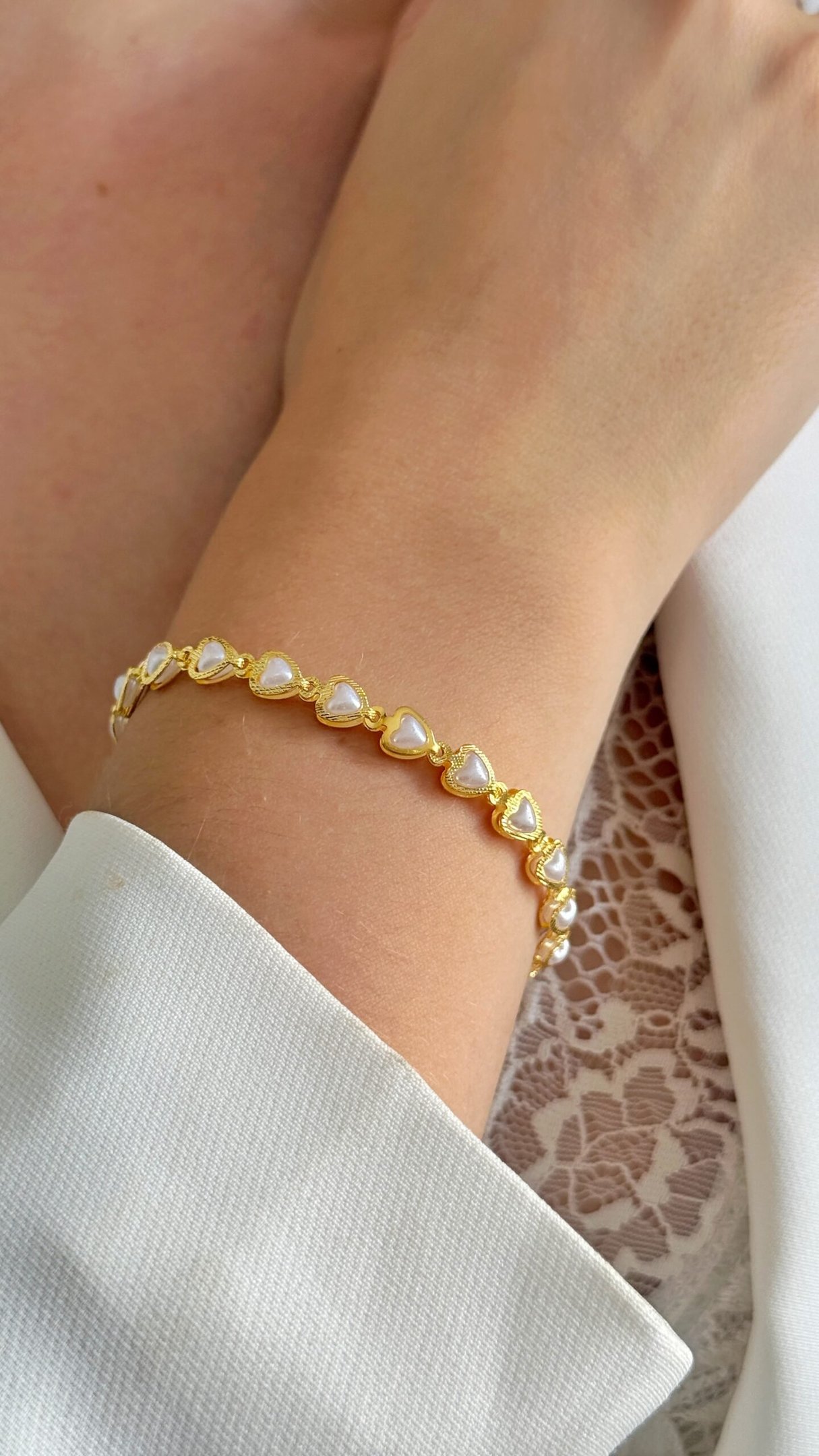 Pulseira Corações Madre Pérola Folheado á OURO18k