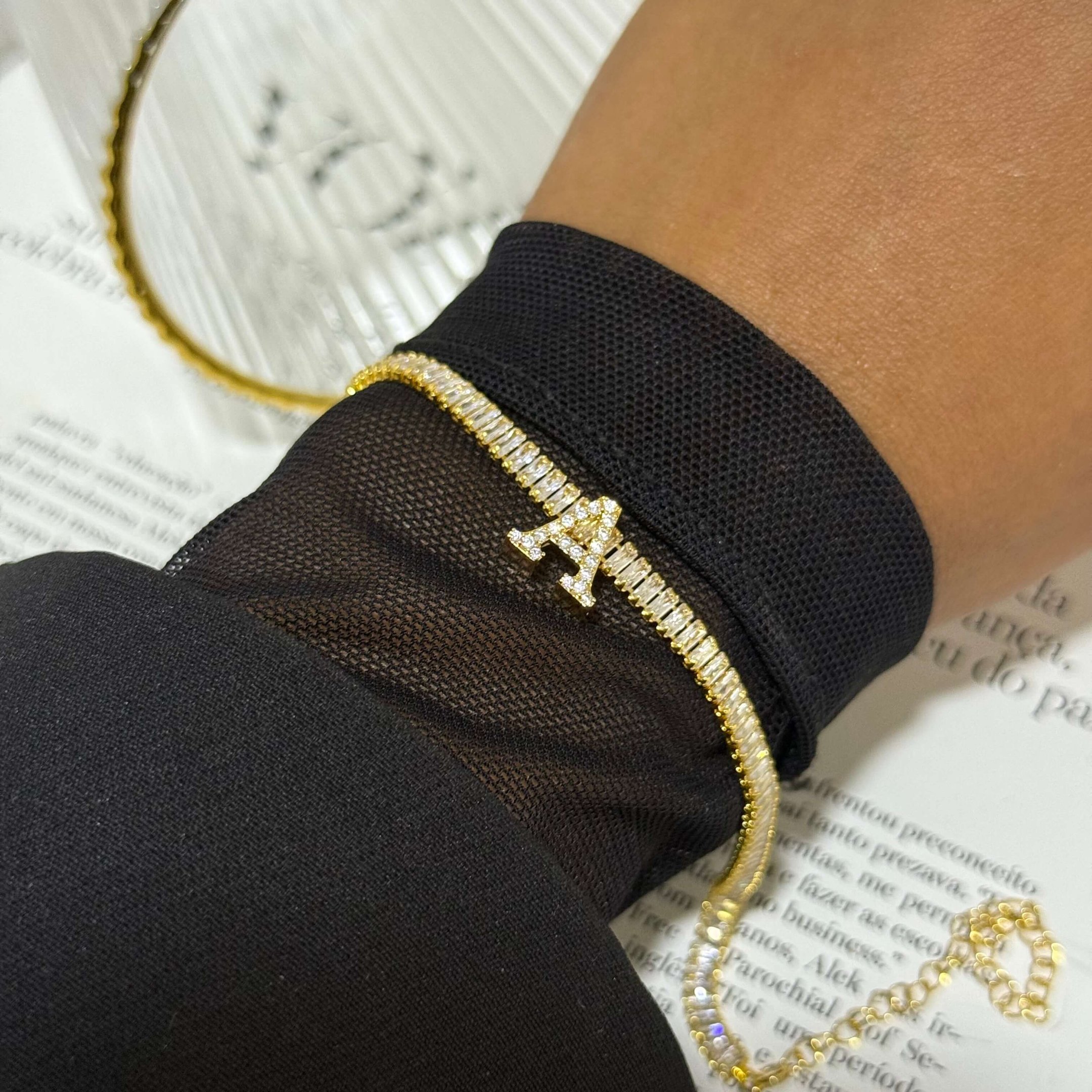 Pulseira Riviera Com Inicial cravejada Semi Joia Dourado