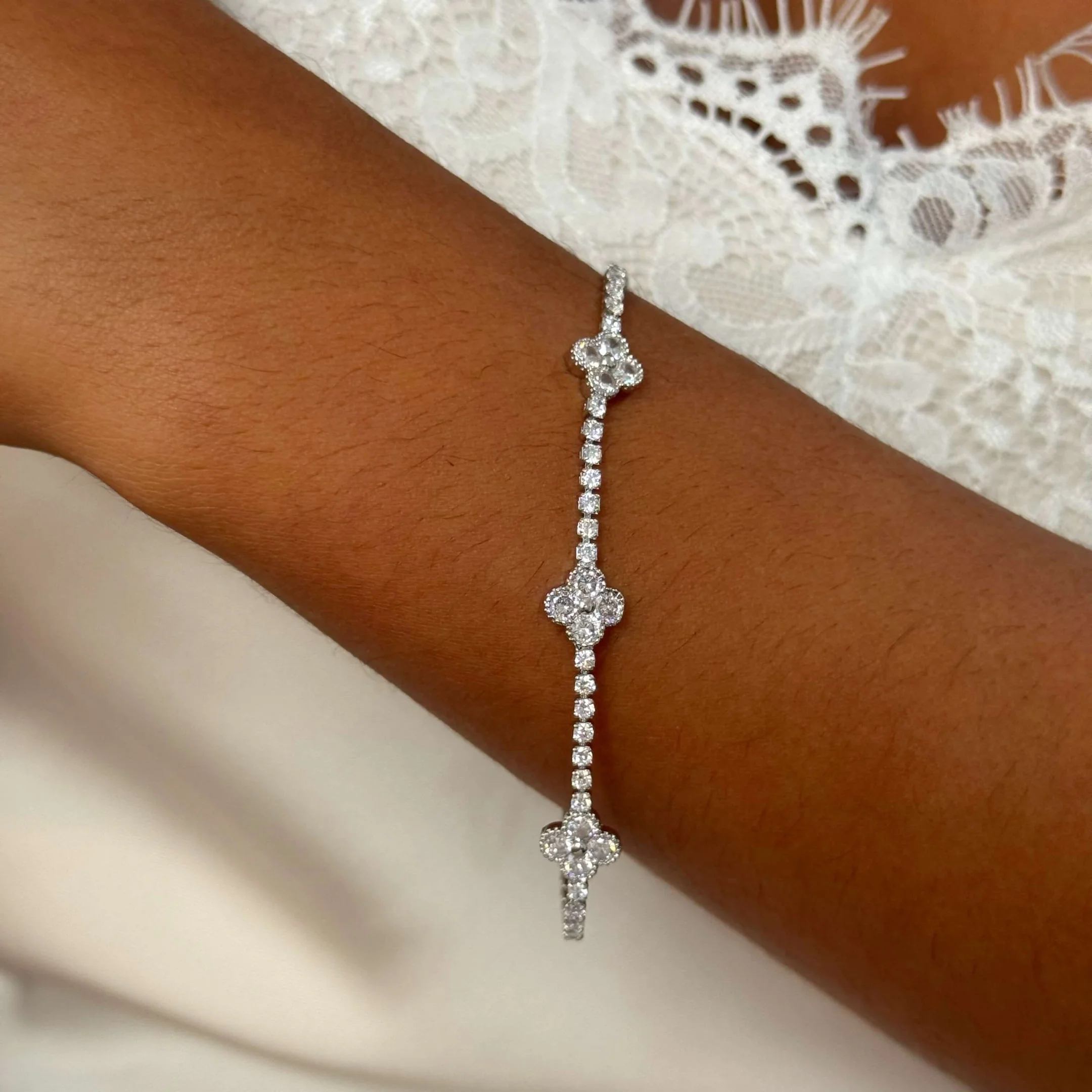 Pulseira Trevo com Zircônias Cravejadas Folheada