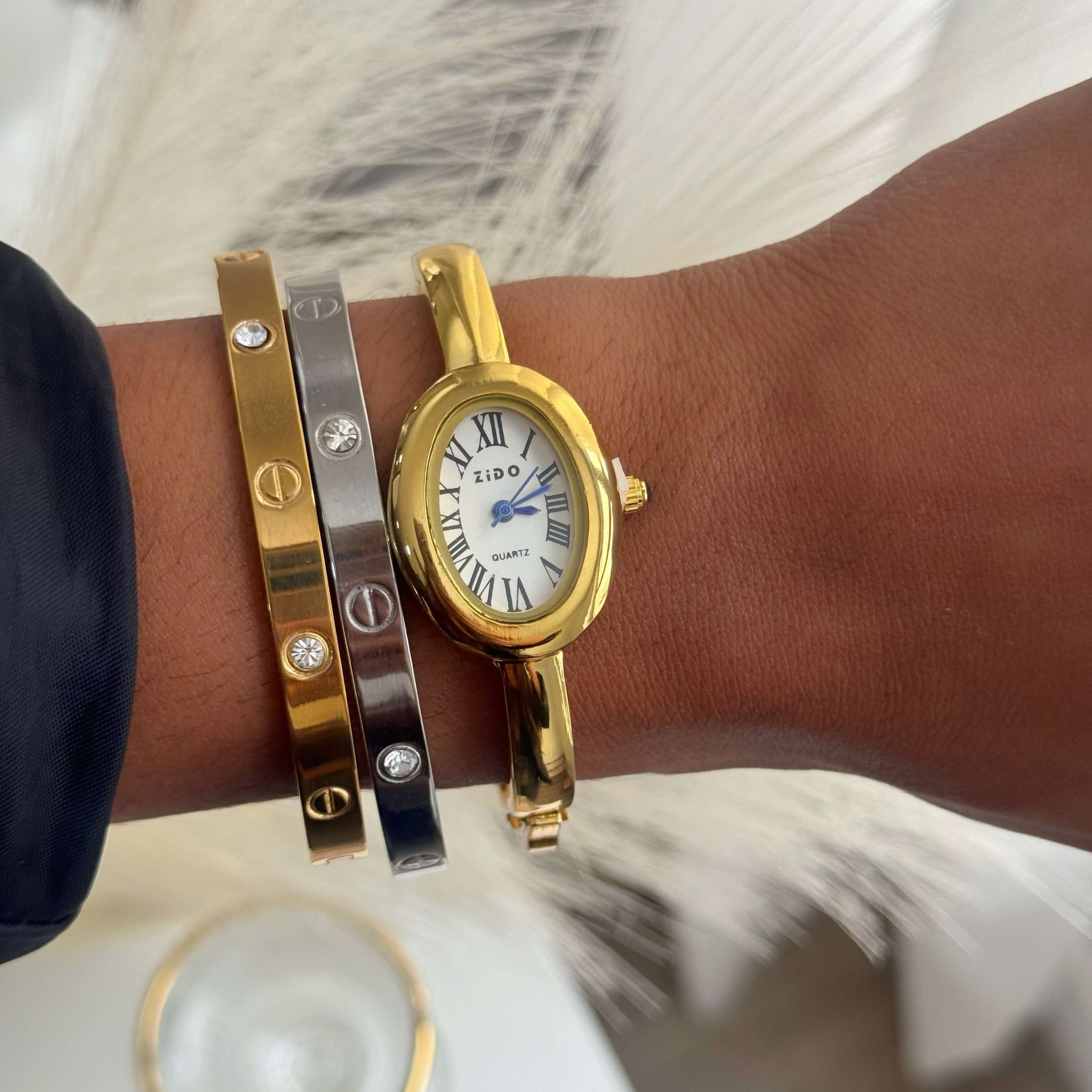 Relógio Bracelete Oval Luxo Slim Aço Liso