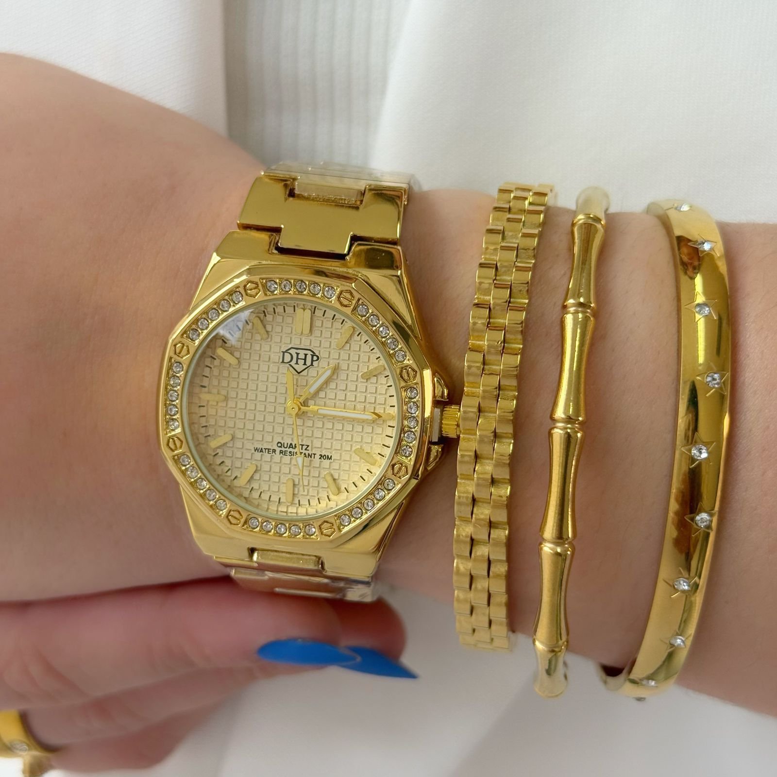Relógio Cart Dourado com Zircônias Cravejadas