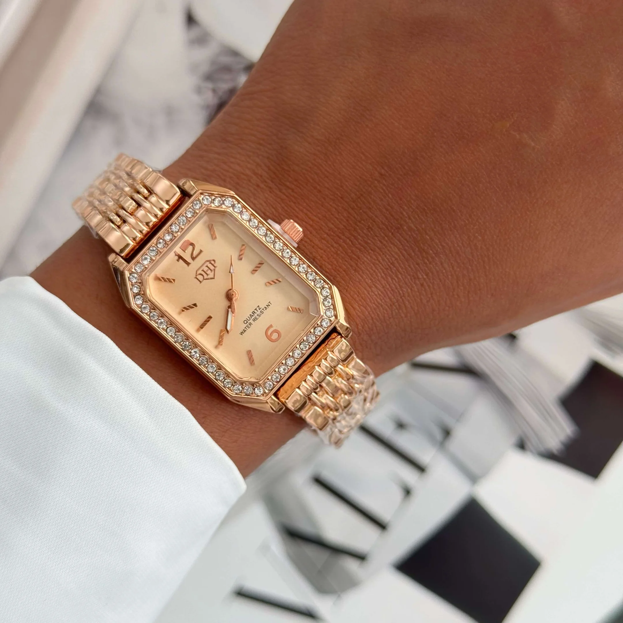 Relógio Quadrado Minimalista com Zircônias Cravejadas Rose Resistente à Água