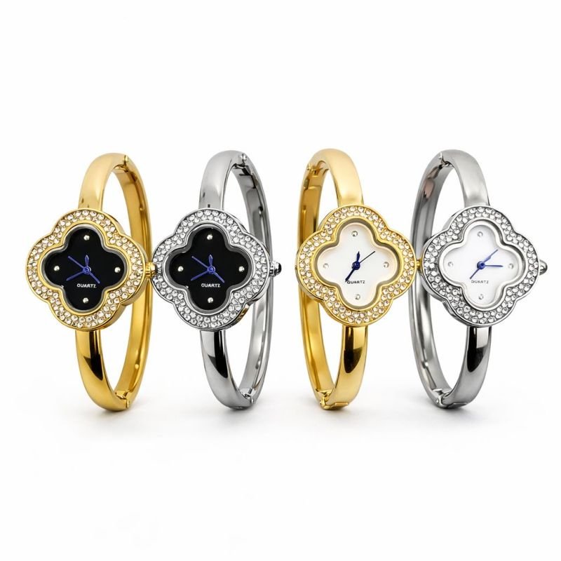 Relógio Trevo Bracelete com Zircônias Cravejadas Folheado